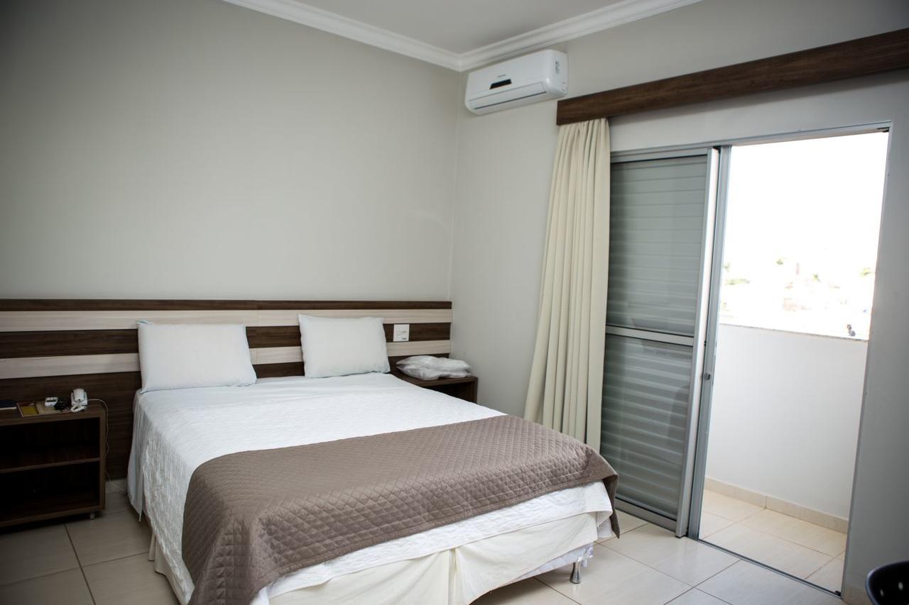 Joao Pinheiro Hotel Avenida מראה חיצוני תמונה